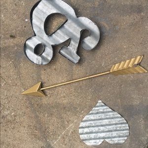 3 metal decor pieces